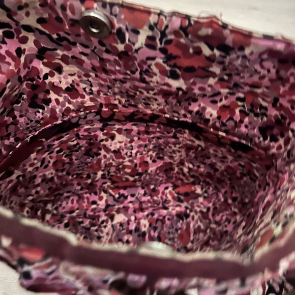 Cranberry and pink fabric shoulder bag. 
This has a long strap - Picture 5 of 9